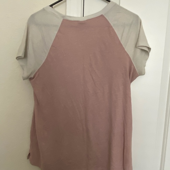 Pink T-Shirt📕 - Picture 5 of 6